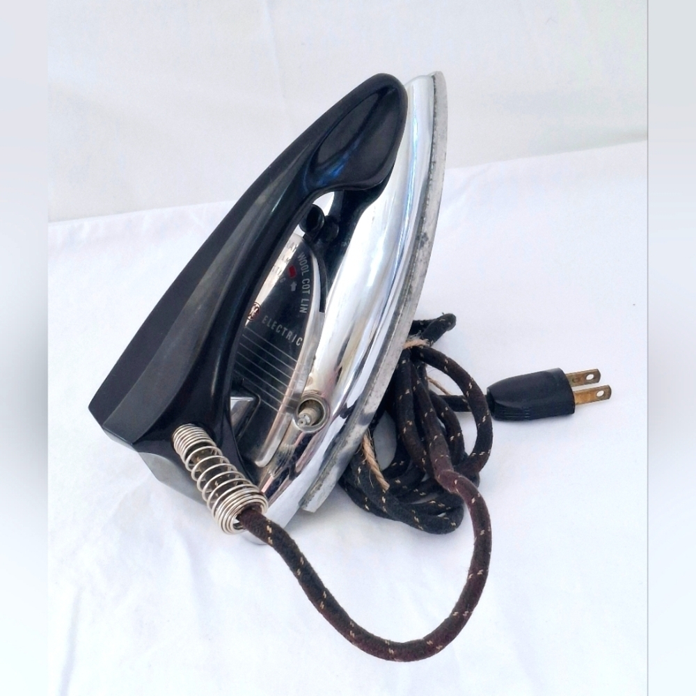 Vintage GE Portable Travel Iron